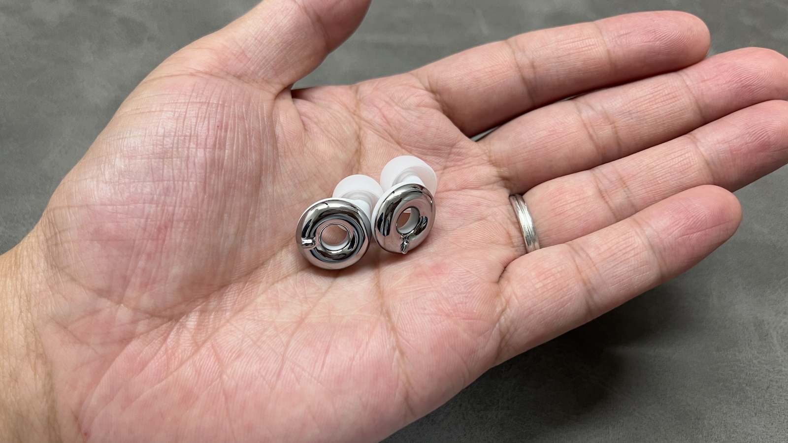 Loop Switch 2 シルバー Amazon.com: Loop Switch 2 Adjustable Ear Plugs – 3 Noise